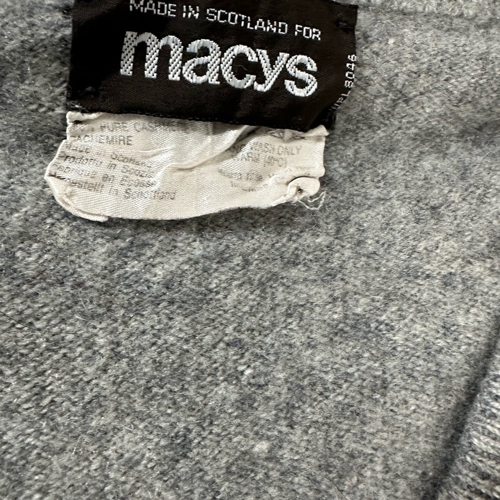 Macy's Classic Gray V-Neck Men's Sweater Made In Scotland View 3